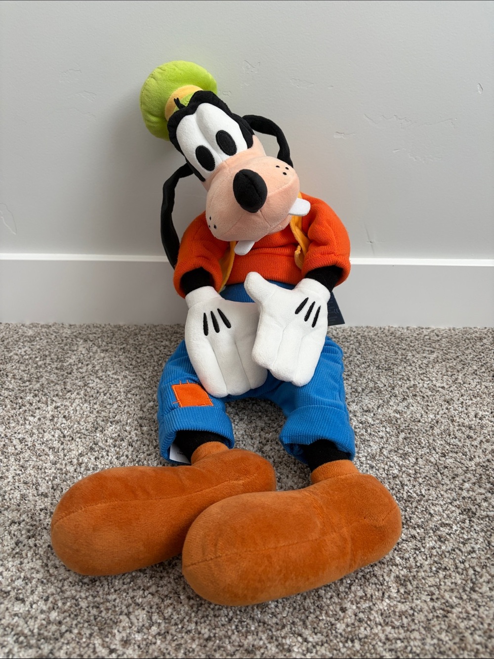 Goofy licensed medium plush NWT